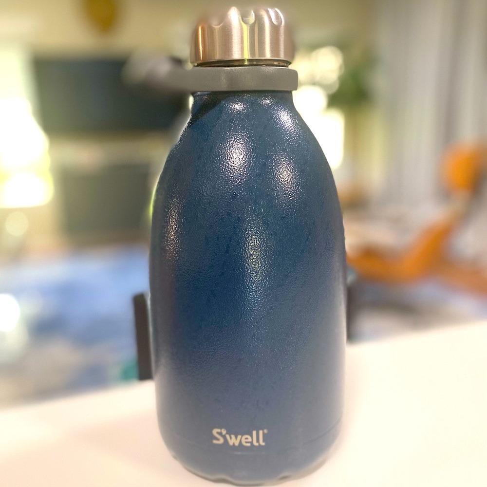 ⛺️💧SWELL 64oz water bottle. EXCELLENT CONDITION- NWOT 💦